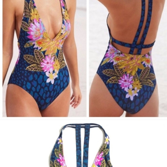 Urban Outfitters Other - Super cute bathing suit